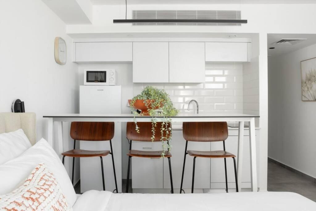 דירה בקומפלקס עם בריכה 100 מטר מהים - By Edom Apartment *