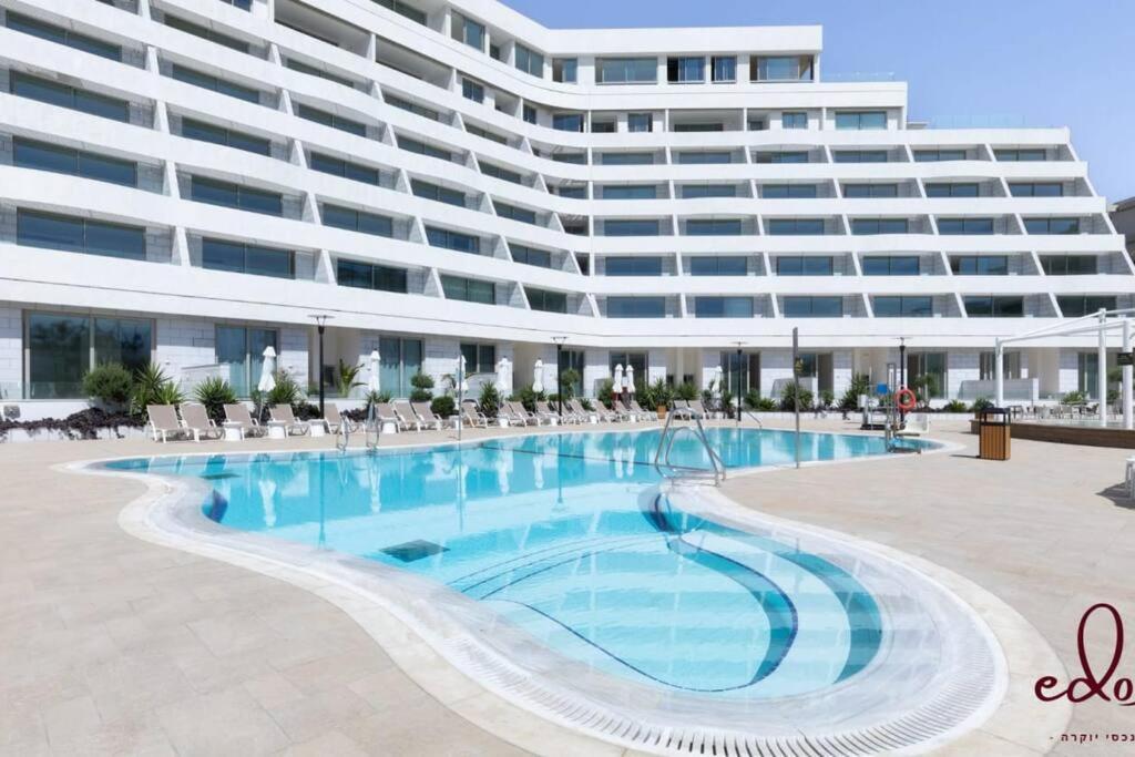 דירה בקומפלקס עם בריכה 100 מטר מהים - By Edom Apartment Eilat